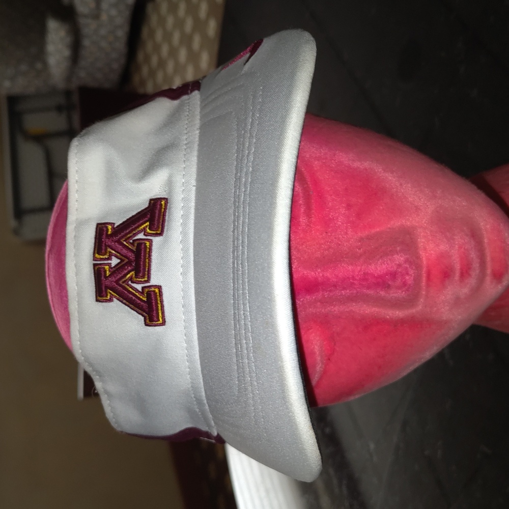 Nike Minnesota Golden Gophers Dri-Fit Embroidered Logo Adjustable Visor H
